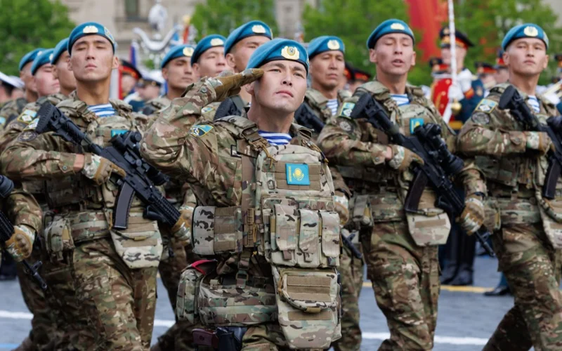第37空降突击旅参加红场阅兵式 重现潘菲洛夫28勇士风采