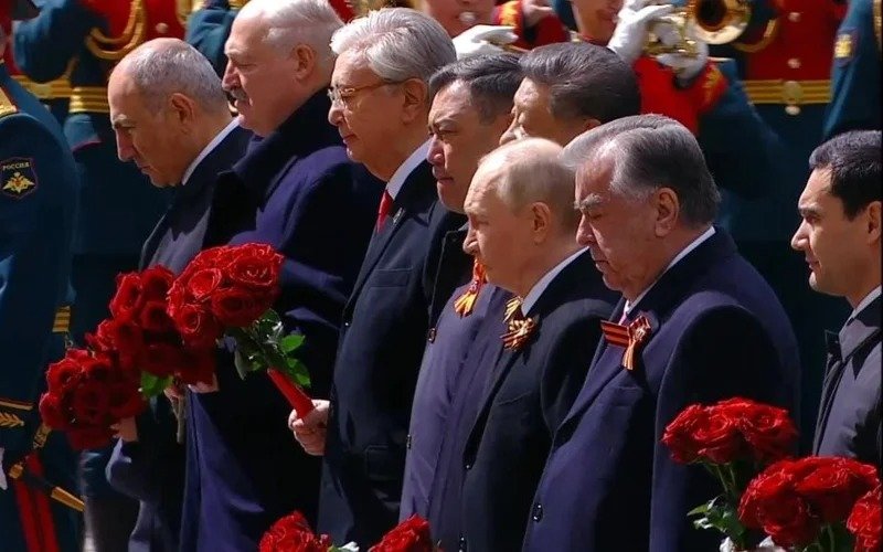 President Kassym-Jomart Tokayev lays flowers at tomb of Unknown Soldier in Moscow