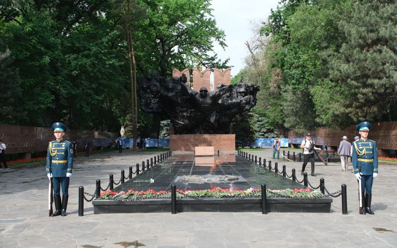 Алматыда Жеңістің 80 жылдығы аталып өтті Алматыда Жеңістің 80 жылдығы аталып өтті