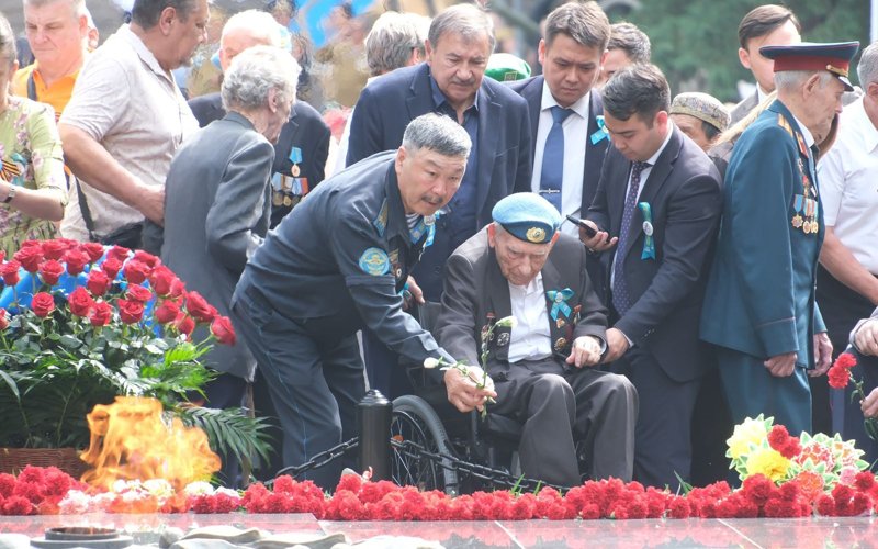 В Алматы отпраздновали 80-ю годовщину Победы в Великой Отечественной войне В Алматы отпраздновали 80-ю годовщину Победы в Великой Отечественной войне