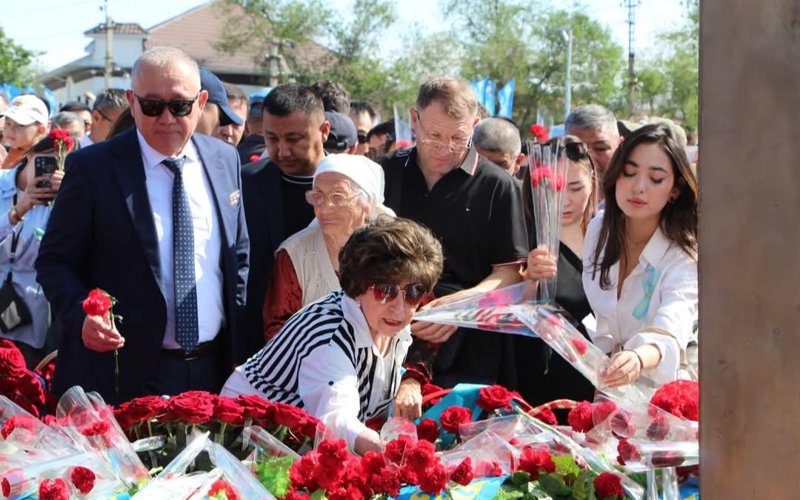 Қызылордалықтар соғыс қаһармандарын бір минут үнсіздікпен еске алды Қызылордалықтар соғыс қаһармандарын бір минут үнсіздікпен еске алды