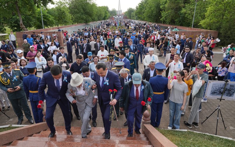 Шымкент отметил 80-летие Победы: память, фотографии и песни военных лет Шымкент отметил 80-летие Победы: память, фотографии и песни военных лет