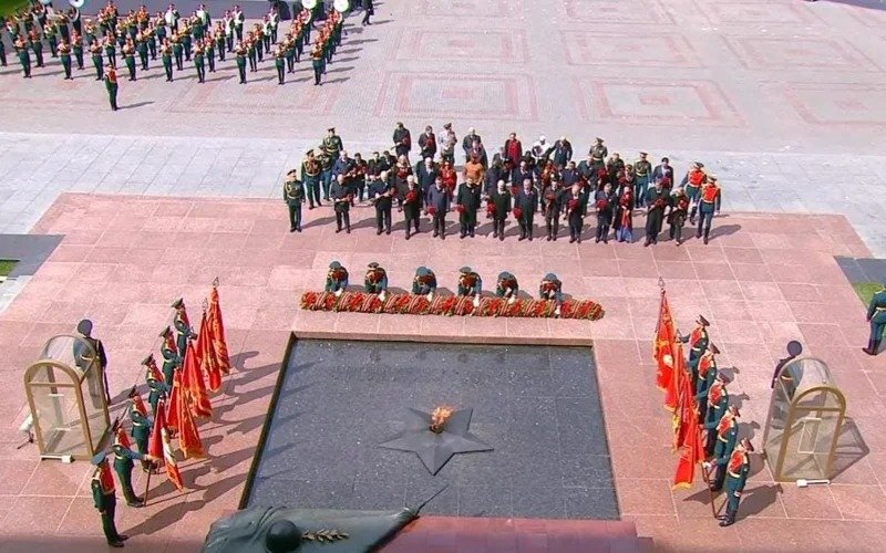 President Kassym-Jomart Tokayev lays flowers at tomb of Unknown Soldier in Moscow
