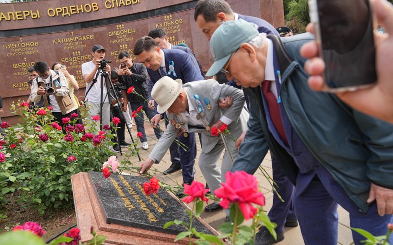 Шымкент отметил 80-летие Победы: память, фотографии и песни военных лет Шымкент отметил 80-летие Победы: память, фотографии и песни военных лет