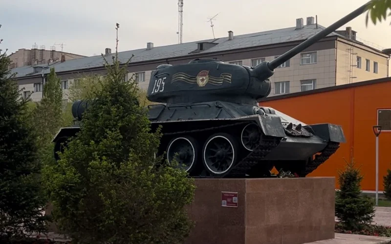 Символ эпохи: знаменитый памятник легендарному танку Т-34 в Павлодаре