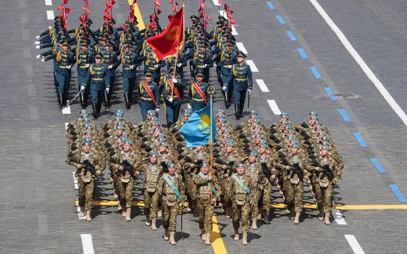 第37空降突击旅参加红场阅兵式 重现潘菲洛夫28勇士风采 第37空降突击旅参加红场阅兵式 重现潘菲洛夫28勇士风采