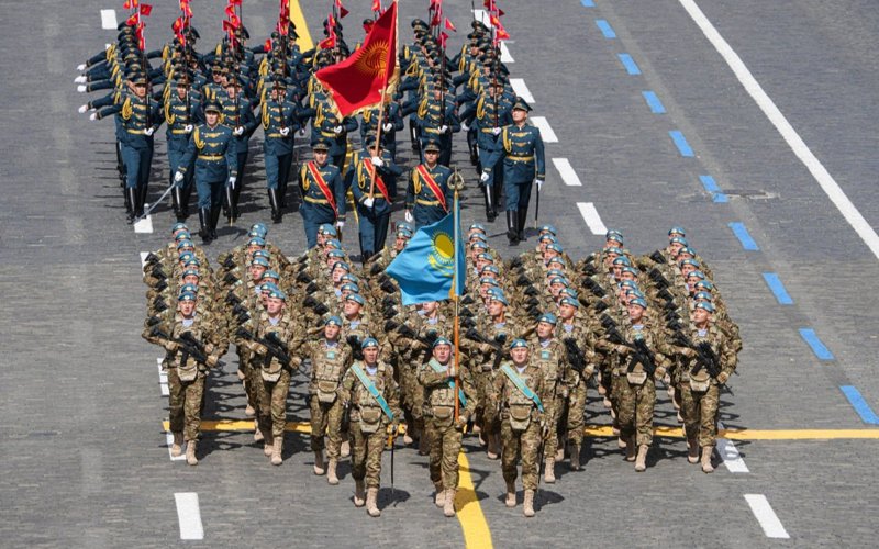 Глава государства поприветствовал казахстанских военнослужащих, участвующих в параде на Красной площади Глава государства поприветствовал казахстанских военнослужащих, участвующих в параде на Красной площади