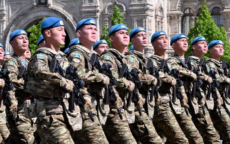 Глава государства поприветствовал казахстанских военнослужащих, участвующих в параде на Красной площади Глава государства поприветствовал казахстанских военнослужащих, участвующих в параде на Красной площади