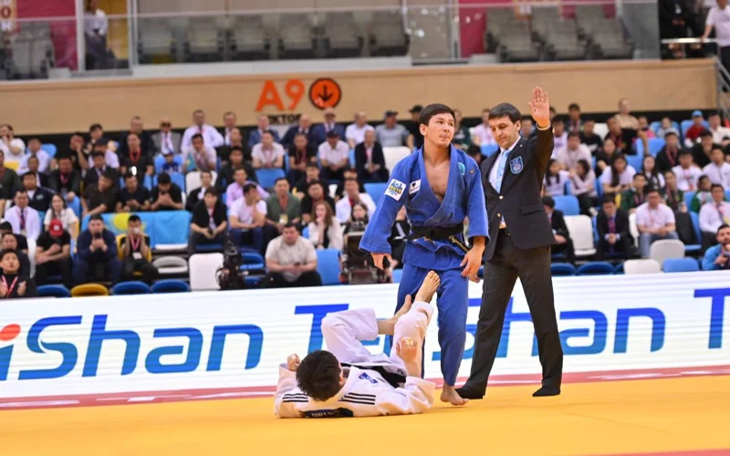 Talǵat Orynbasar Astanada dzıýdodan ótken týrnırde kúmis medal aldy