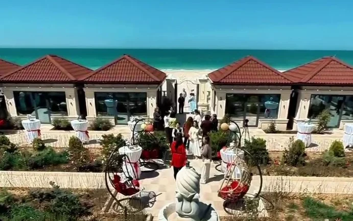 На побережье Каспия открыли современную базу отдыха