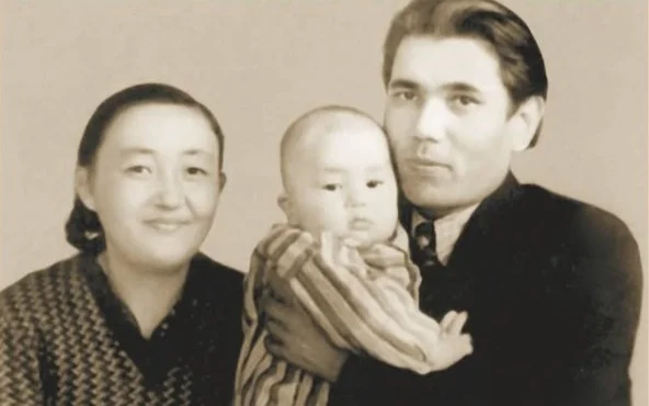 Касым-Жомарт Токаев поделился теплыми воспоминаниями о своей маме Турар Шабарбаевой