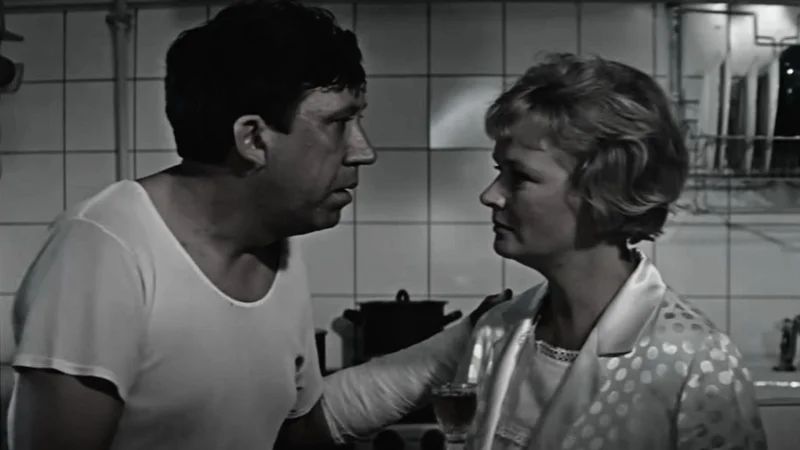 кадр из фильма "Бриллиантовая рука"