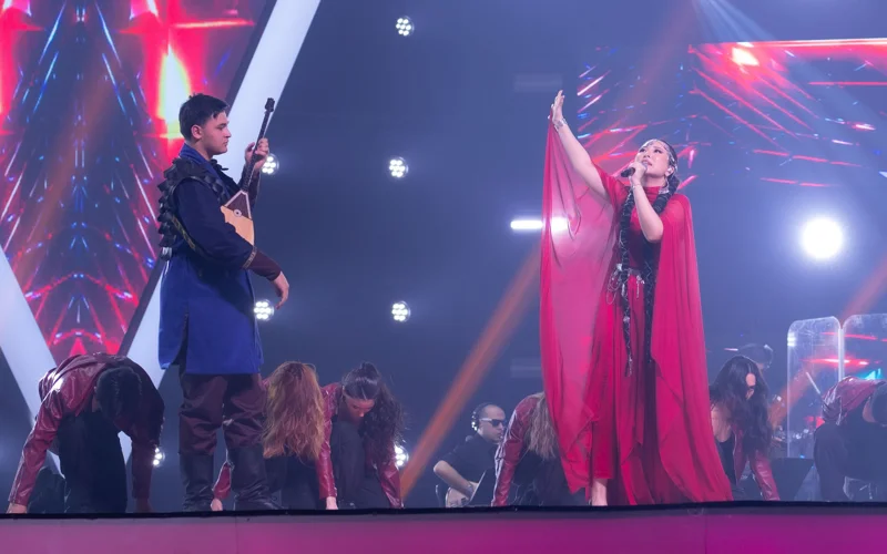 Певица из Казахстана прошла в полуфинал шоу «Голос Азербайджана»