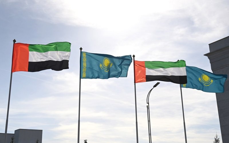 Prezıdent Abý Dabıdiń Taq muragerin áýejaıdan shyǵaryp saldy Prezıdent Abý Dabıdiń Taq muragerin áýejaıdan shyǵaryp saldy