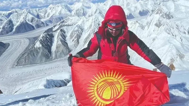 First Kyrgyz woman conquers Everest