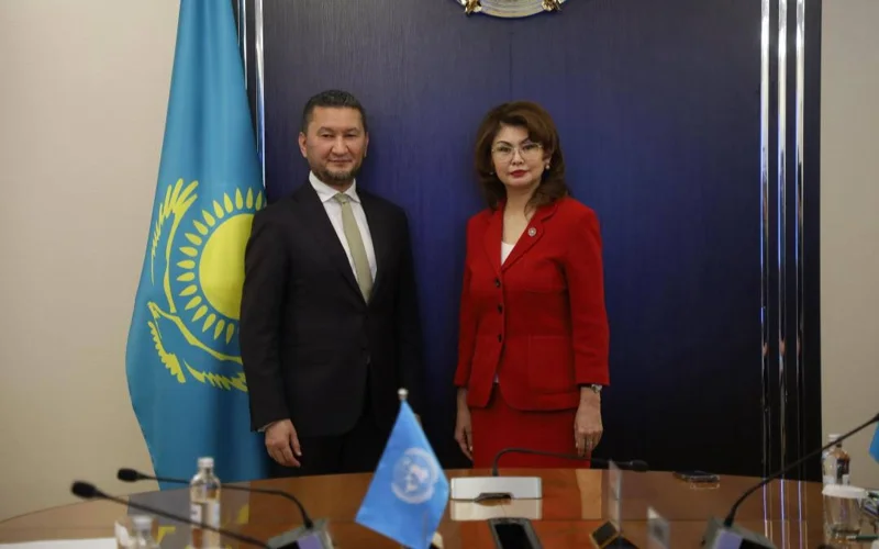 министр культуры и информации РК Аида Балаева, исполнительный координатор программы Добровольцев ООН Тойли Курбанов,