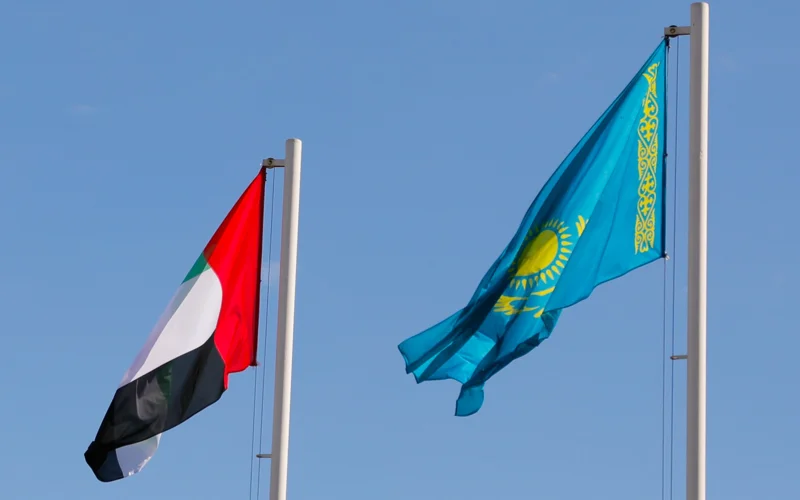 флаг Казахстана и Абу-Даби
