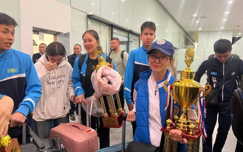 Победителей чемпионата по карате торжественно встретили в аэропорту Астаны