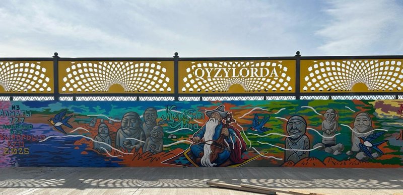 Qadyr Myrzalıevtiń nemeresi Qyzylordada batyrlar men bılerdiń sýretin saldy Qadyr Myrzalıevtiń nemeresi Qyzylordada batyrlar men bılerdiń sýretin saldy