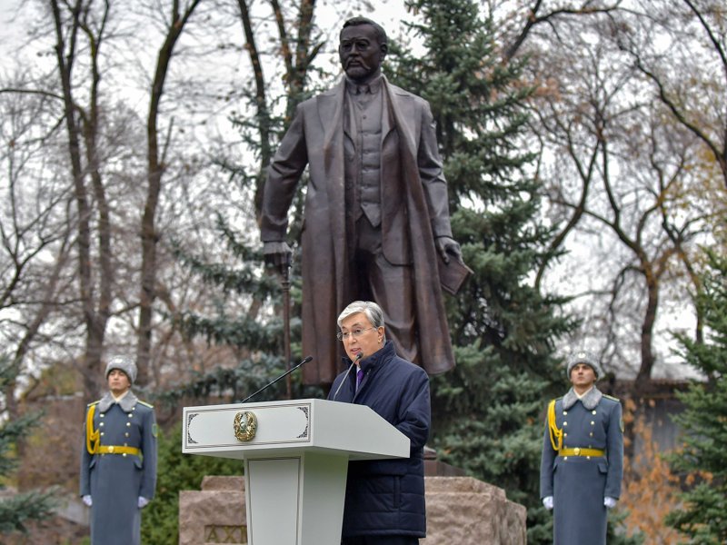 Байтұрсынов ескерткіші а