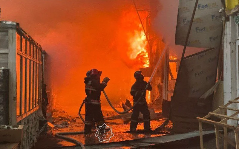 По повышенному рангу: в Астане горит склад