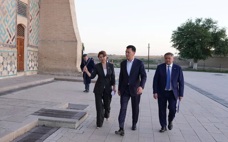 Memlekettik keńesshi Túrkistan oblysynda ishki saıasat máseleleri jóninde jıyn ótkizdi