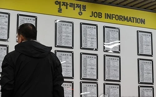 S. Korea adds 194,000 jobs in April, but manufacturing sector posts sharpest fall in 6 yrs