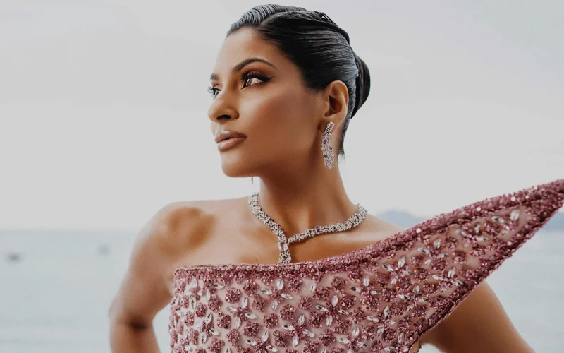 Казахстанские украшения появились на красной дорожке в Каннах