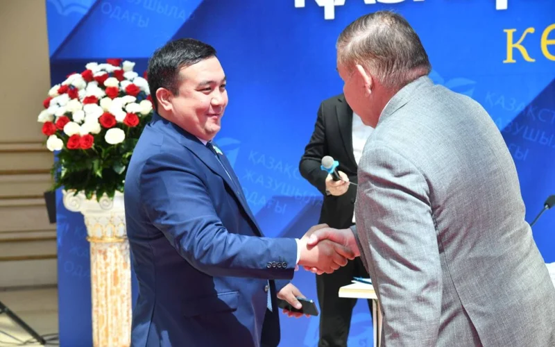 Atyraý metsenattary qalamgerlerdiń kitabyn shyǵarýǵa demeýshilik jasaıdy