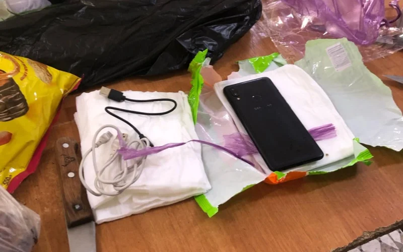 Таразда түрмеге майлыққа салынған телефон беріп жібермек болған