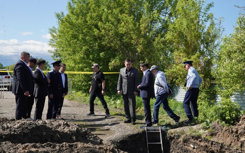 Úlken Narynda aýylynda qaza tapqan jumysshylardyń otbasylaryna jan-jaqty kómek kórsetiledi Úlken Narynda aýylynda qaza tapqan jumysshylardyń otbasylaryna jan-jaqty kómek kórsetiledi