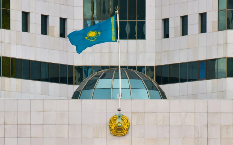 flag Kazahstana, gerb