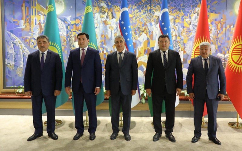 Qazaqstan, Ózbekstan jáne Qyrǵyzstan Syrdarııa ózeninde sý bólý tártibin kelisti Kazahstan, Ýzbekıstan ı Kyrgyzstan soglasovalı vododelenıe rekı Syrdarıa