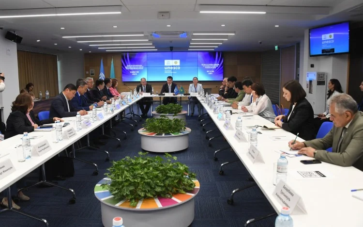 UNESCO representative hands over Betashar ritual inscription certificate to Kazakh State Counselor