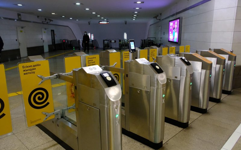 Almaty metrosynda tólemniń barlyq túri qoljetimdi bolady Almaty metrosynda tólemniń barlyq túri qoljetimdi bolady