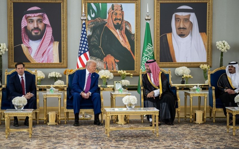 Итоги ближневосточного турне Трампа: сделки на $3,4 трлн, ИИ и дипломатия Итоги ближневосточного турне Трампа: сделки на $3,4 трлн, ИИ и дипломатия