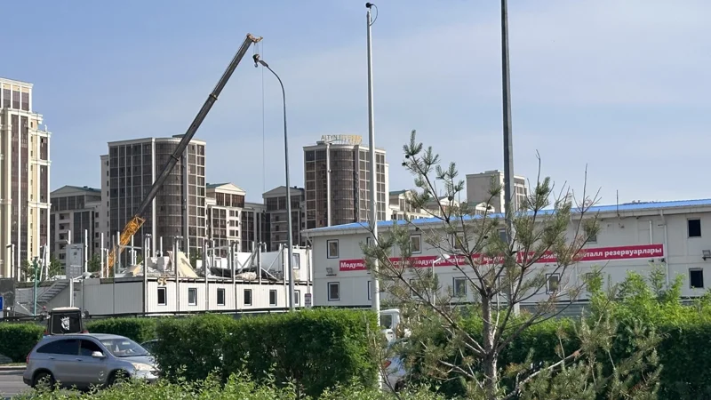 Участок в центре Астаны освобождают от временных построек