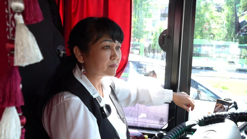 Жанар Умарова — единственная женщина-водитель автобуса в Шымкенте