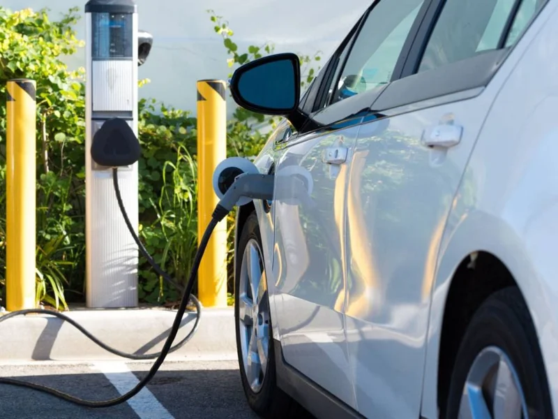 Ózbekstanda elektromobıl qýattaý stantsııalarynyń sany 1400-ge jetti
