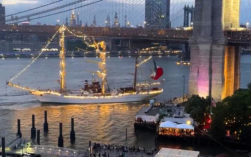 Десятки человек пострадали при столкновении корабля с мостом в Нью-Йорке