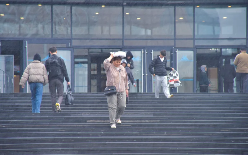 люди, дождь, погода, ауа райы, жанбыр, адамдар