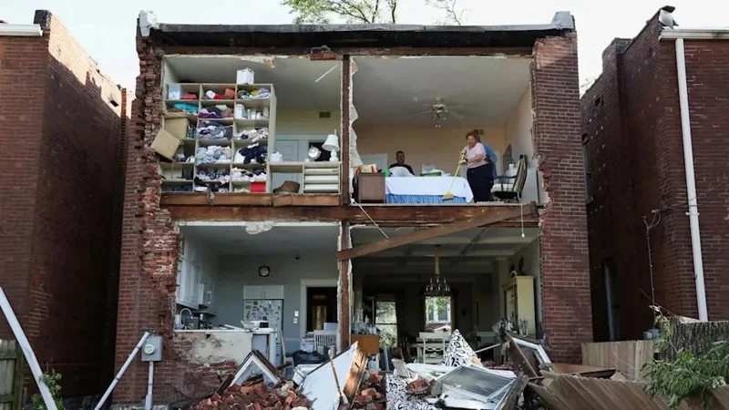 АҚШда торнадо оқибатида камида 27 киши ҳалок бўлди