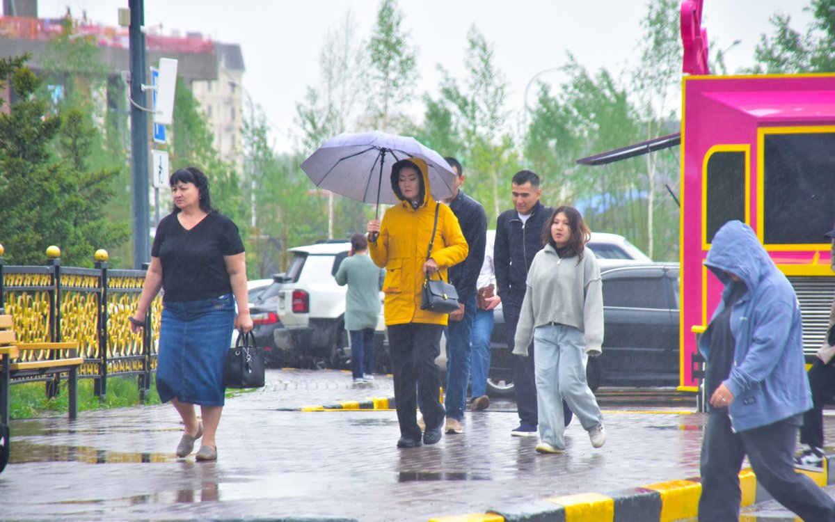 Қазақстанның 11 өңірі мен Астанада жаңбыр жауып, найзағай ойнайды
