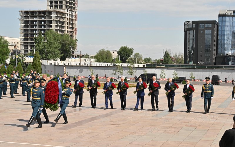 возложение цветов р