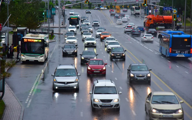дождь, ливень, лужа, погода, ауа райы, жанбыр, автомобиль, көлік, светофор