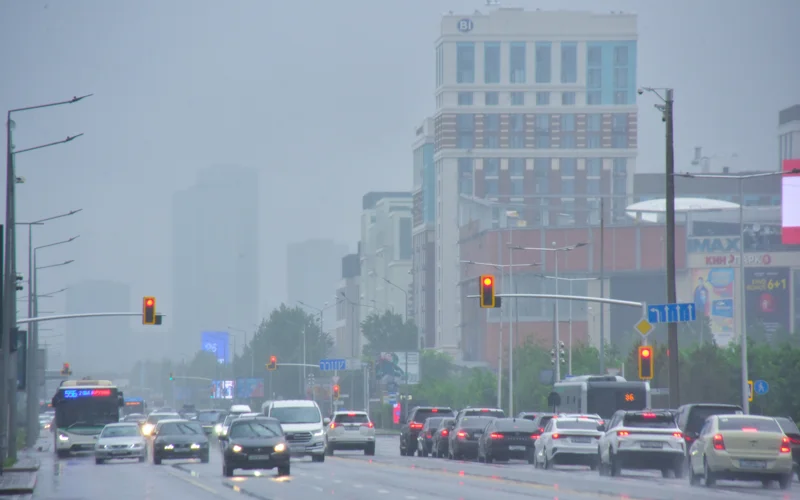 дождь, ливень, лужа, погода, ауа райы, жанбыр, автомобиль, көлік, светофор