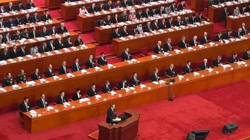 Қытайда шенеуніктер арасында қымбат тағамдар мен алкоголь өнімдерін тұтынуға тыйым салынды