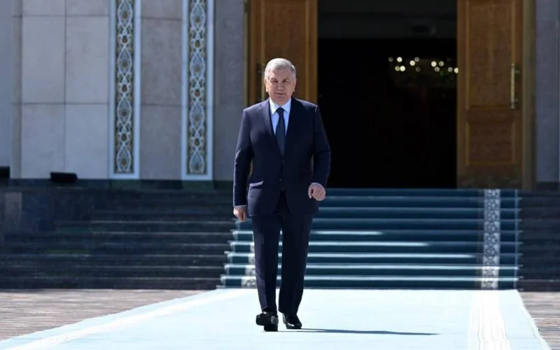 President of Uzbekistan departs for Budapest