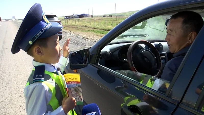 8-летний «полицейский» из Караганды вышел на рейд вместе со стражами порядка