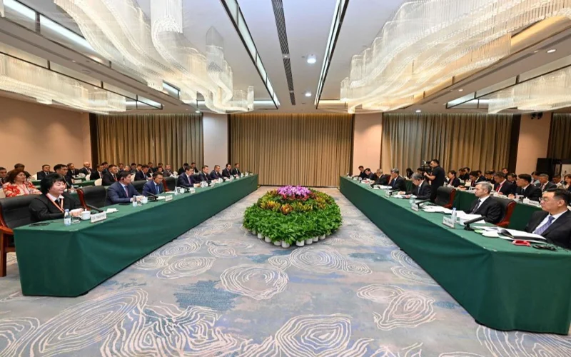 阿拜州代表团访问中国阿勒泰 拓展中哈多领域合作